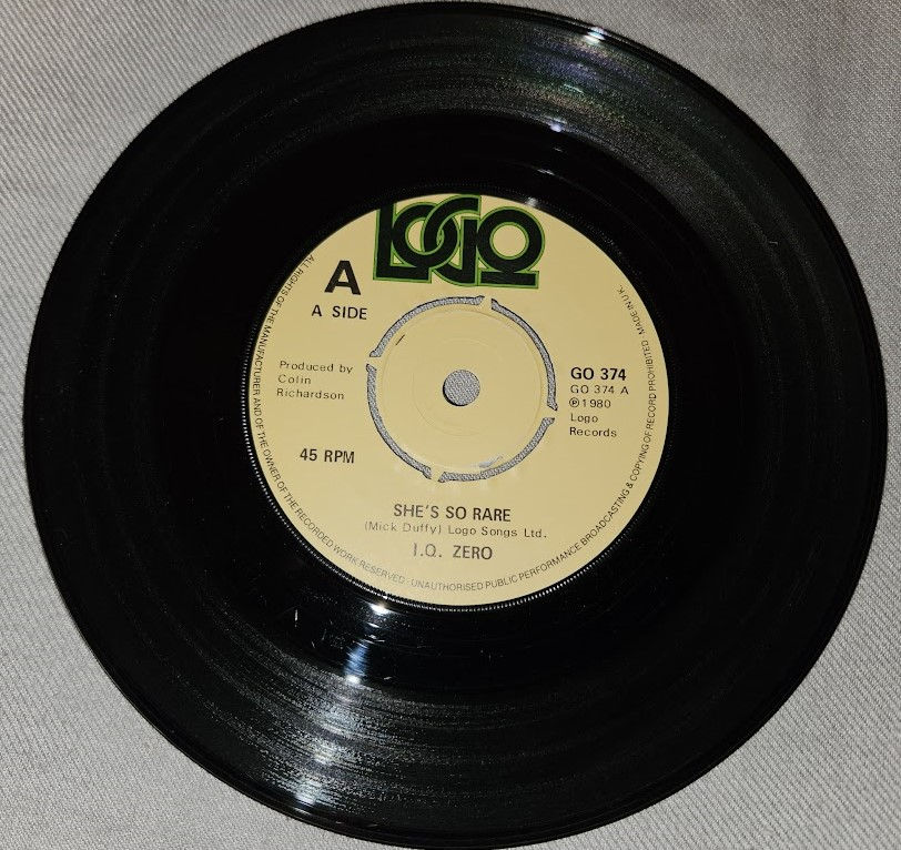 I.Q. Zero - She's So Rare (7") (Logo)