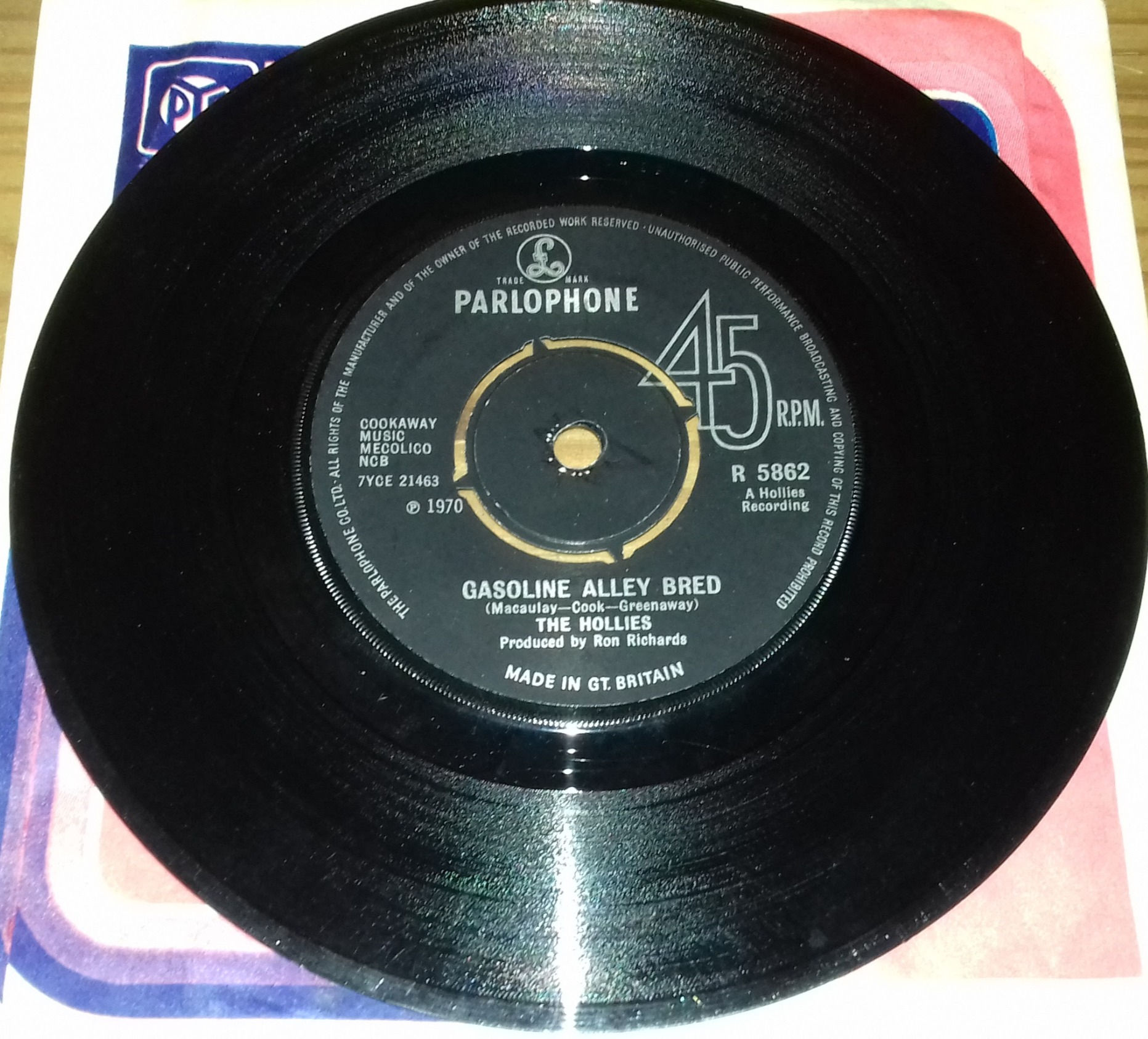 The Hollies - Gasoline Alley Bred (7", Single, Pus) (Parlophone)
