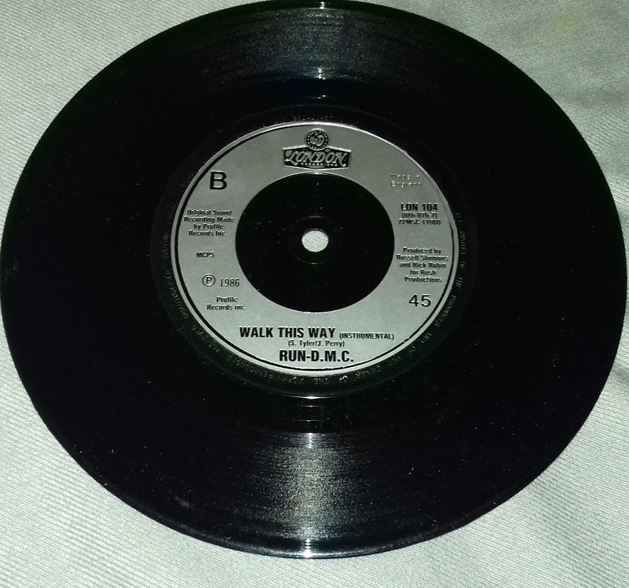 תמונה ממוזערת: Run DMC* - Walk This Way (7", Single) (London Records, London Records)