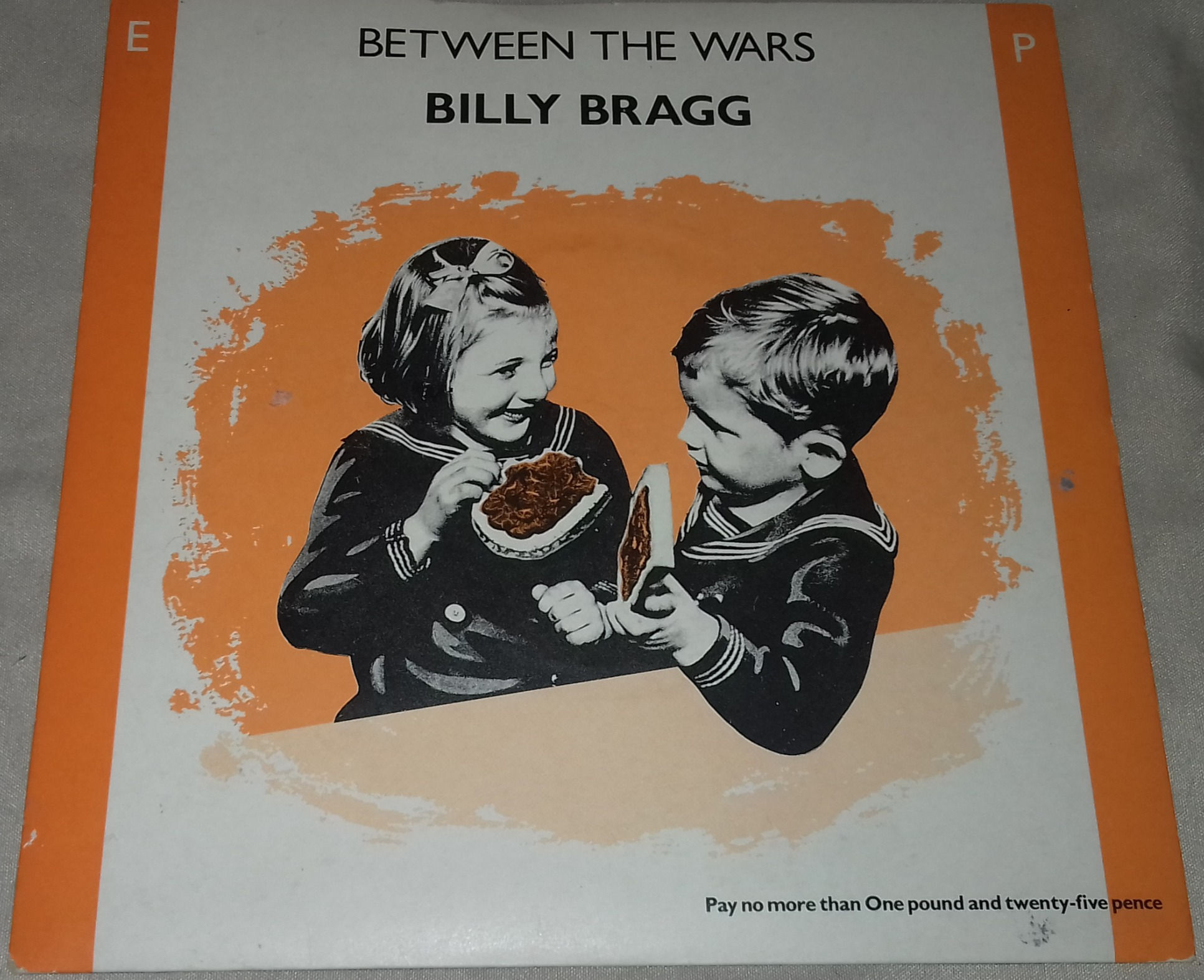 Billy Bragg - Between The Wars (7", EP) (Go! Discs)
