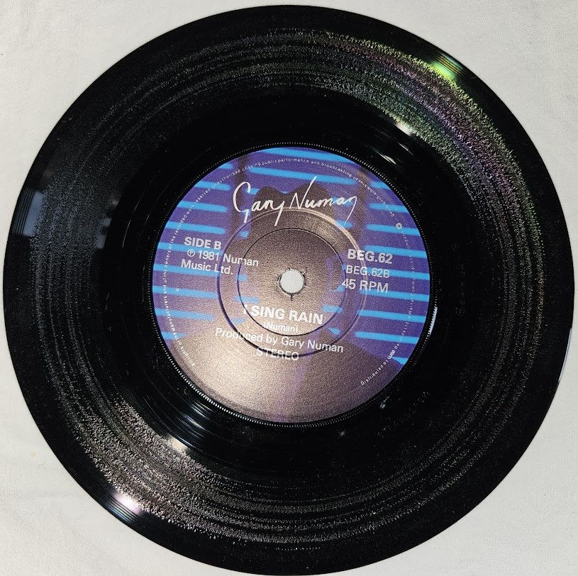 Thumbnail: Gary Numan - She's Got Claws (7", Single) (Beggars Banquet, Beggars Banquet)