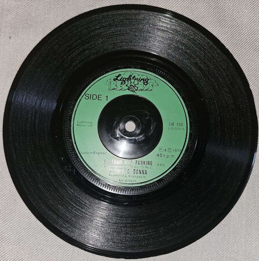 Althia & Donna* / The Mighty Two - Up Town Top Ranking / Calico Suit (7", Single