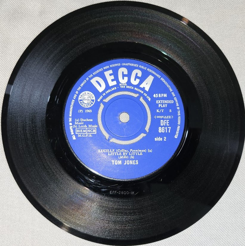 Miniatyrbild: Tom Jones And The Squires  - On Stage (7", EP, Mono) (Decca)