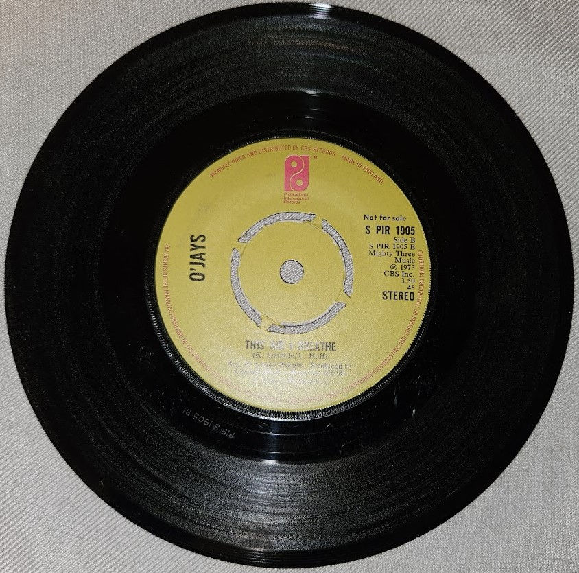 Miniatyrbild: O'Jays* - Put Your Hands Together (7", Single, Promo) (Philadelphia Internationa