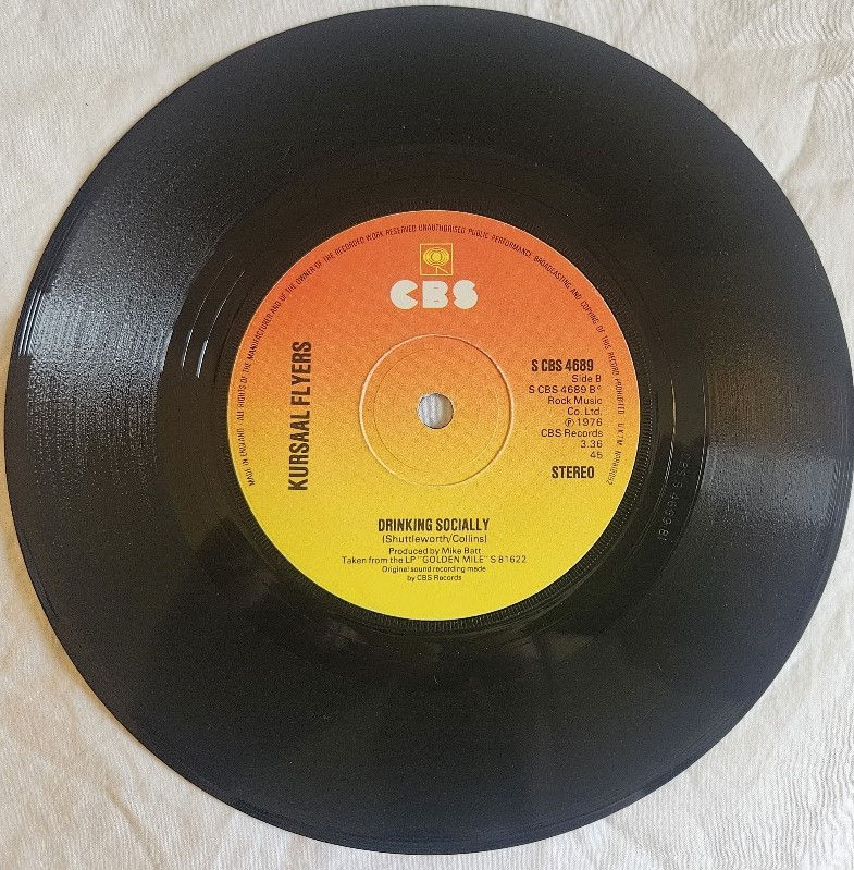 Pikkukuva: Kursaal Flyers - Little Does She Know (7", Single, Sol) (CBS)