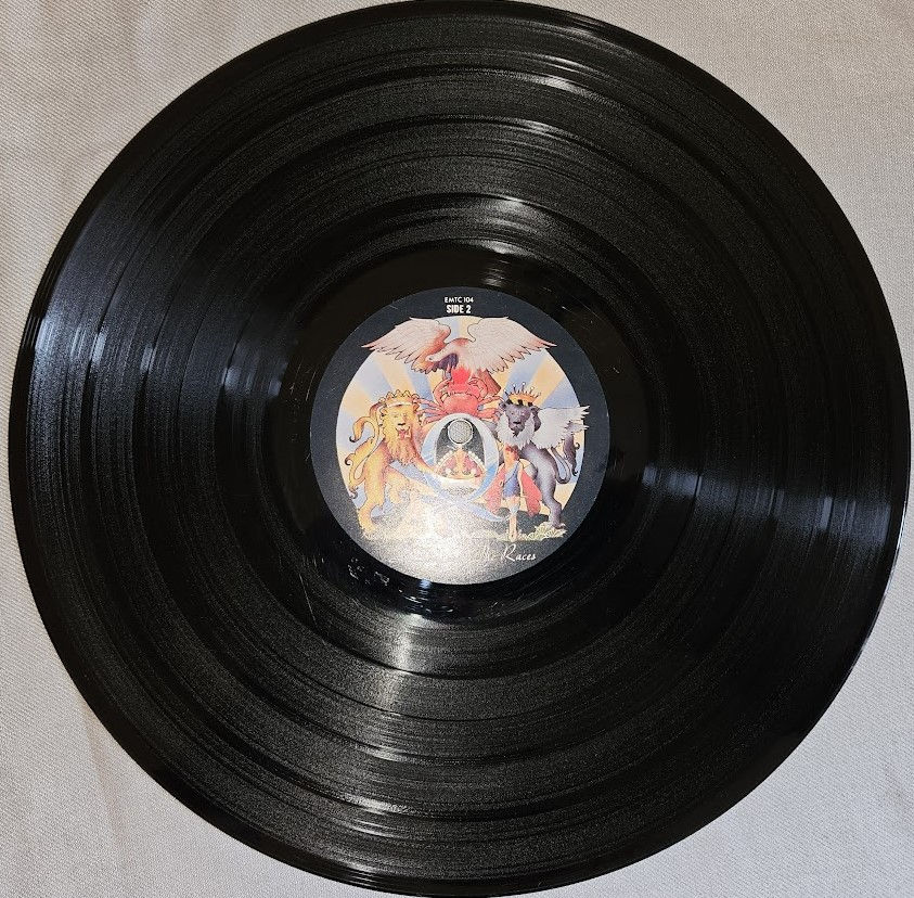 Miniatyrbild: Queen - A Day At The Races (LP, Album, Gat) (EMI, EMI)