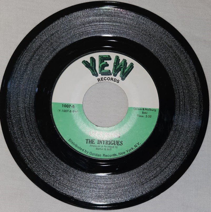 The Intrigues - Just A Little Bit More / Let's Dance (7", Single, Styrene, BW )