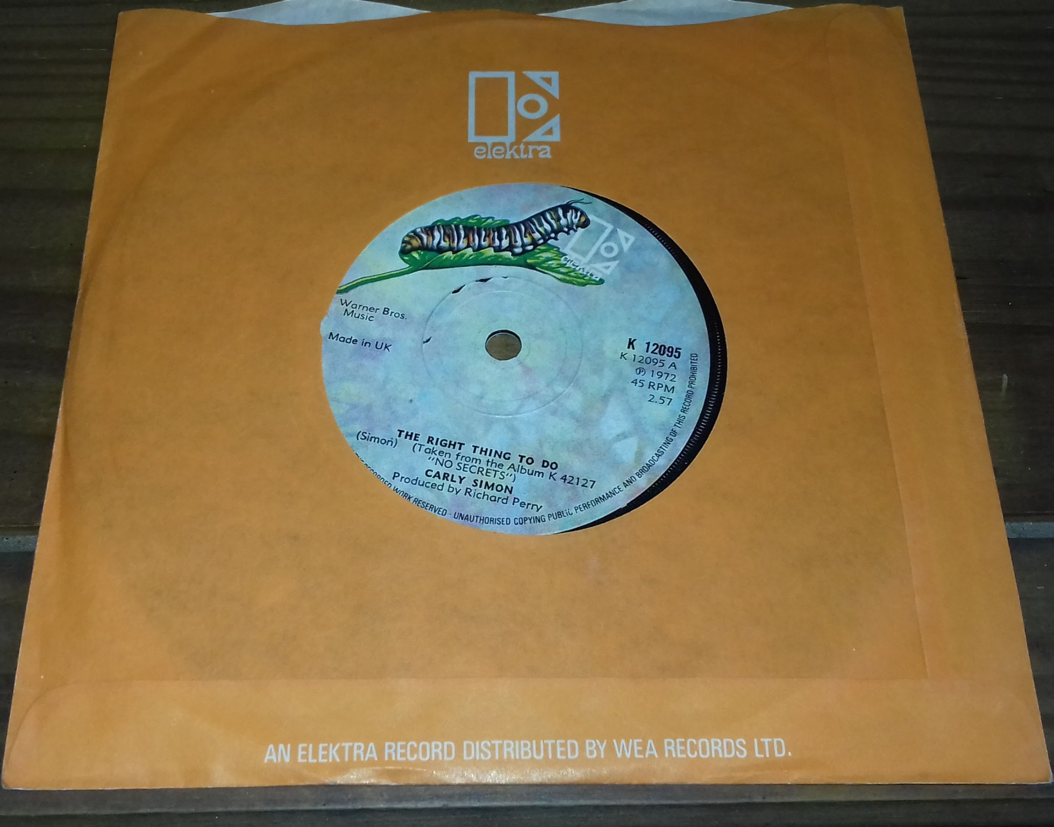 Carly Simon - The Right Thing To Do (7", Sol) (Elektra)