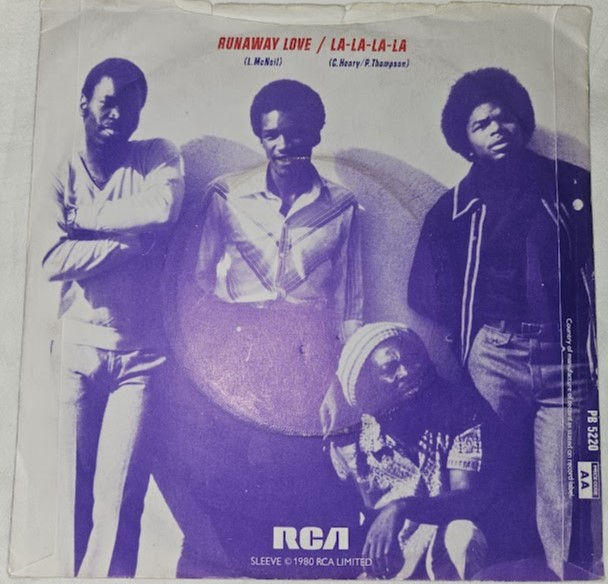 תמונה ממוזערת: Tradition - Runaway Love (7", Single) (RCA)