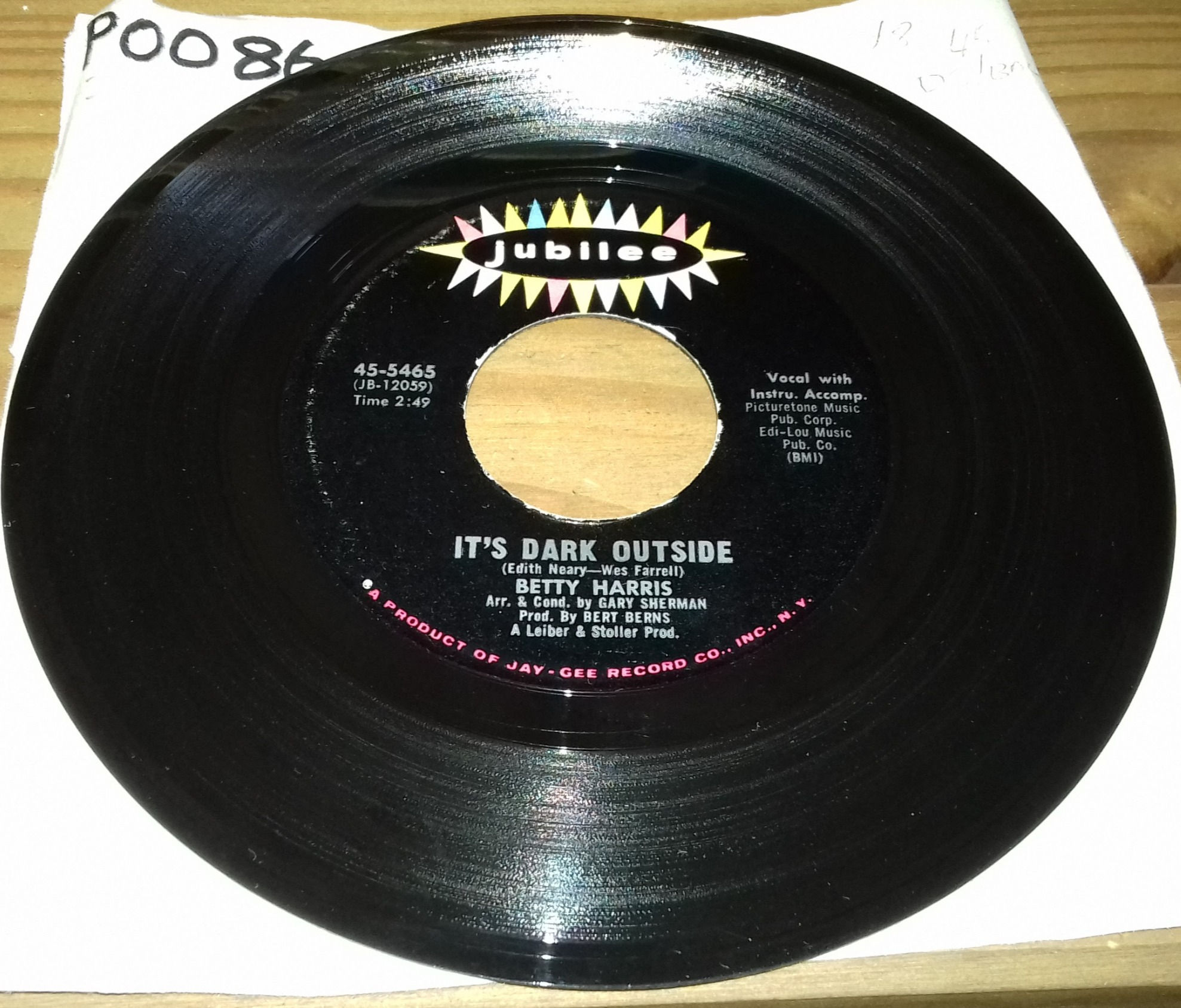 Betty Harris - It's Dark Outside / His Kiss (7", Single) (Jubilee)