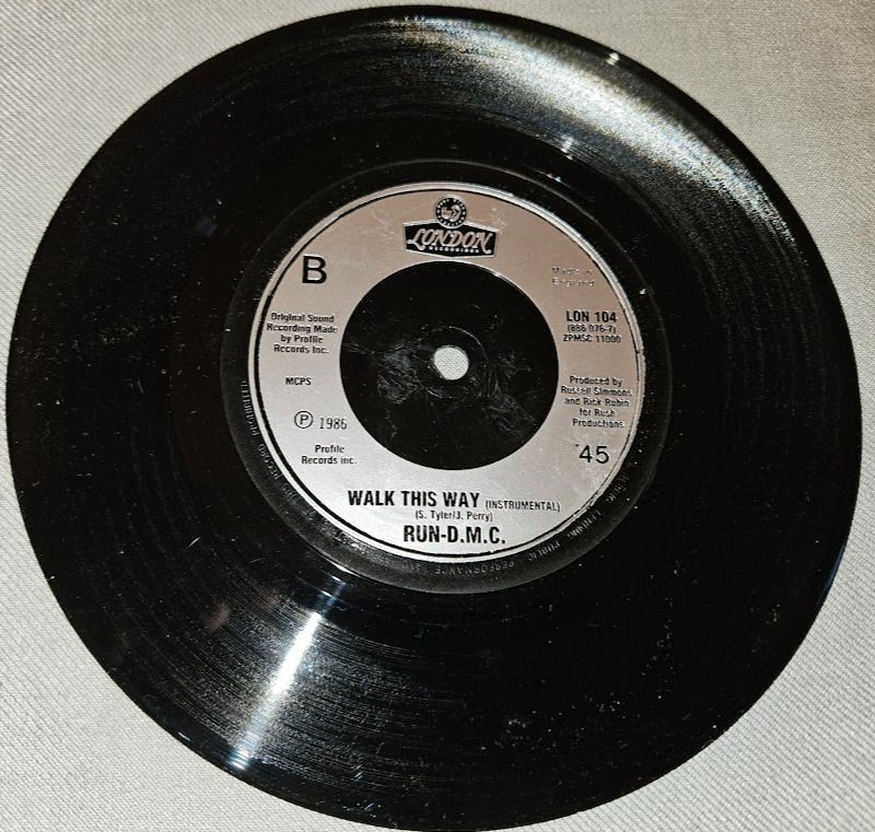 Miniaturbild: Run DMC* - Walk This Way (7", Single) (London Records, London Records)