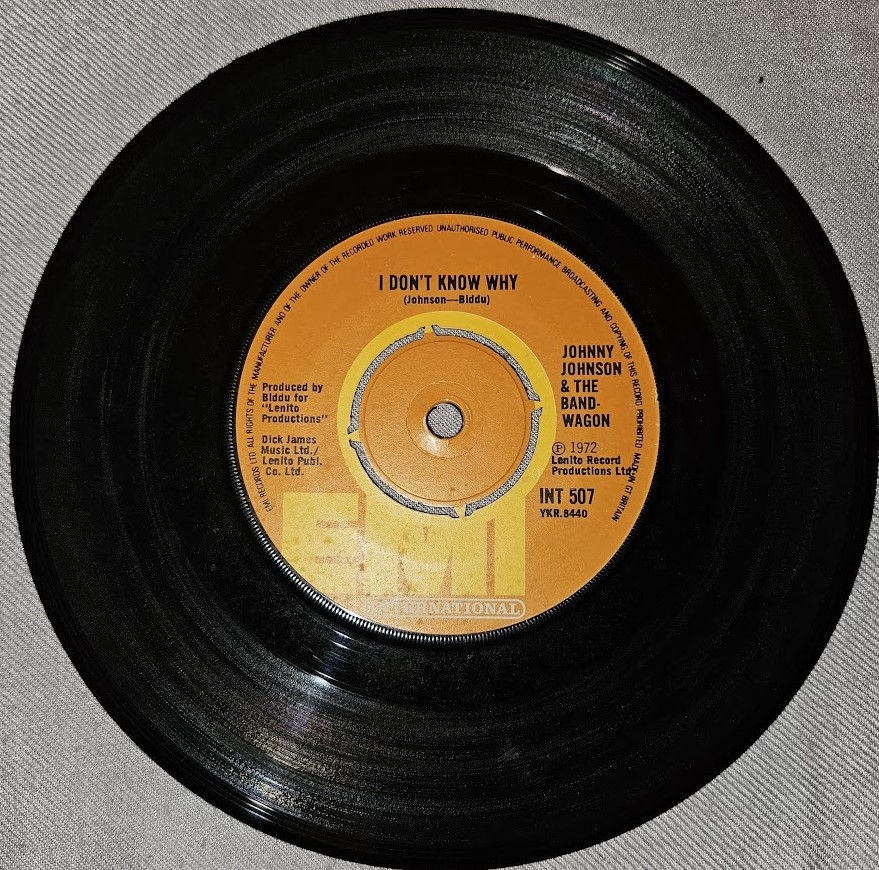 Miniaturbild: Johnny Johnson & The Bandwagon* - Honey Bee / I Don't Know Why (7", Single, RE)