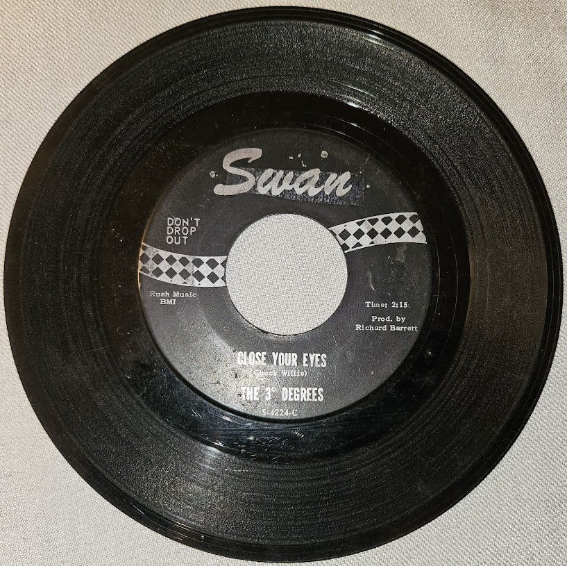 The 3° Degrees* - Close Your Eyes / Gotta Draw The Line (7") (Swan)