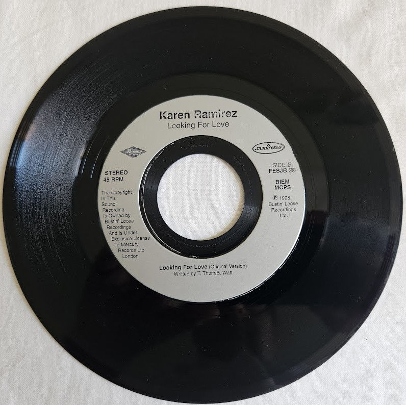 Karen Ramirez - Looking For Love (7", Single, Juk) (Manifesto)