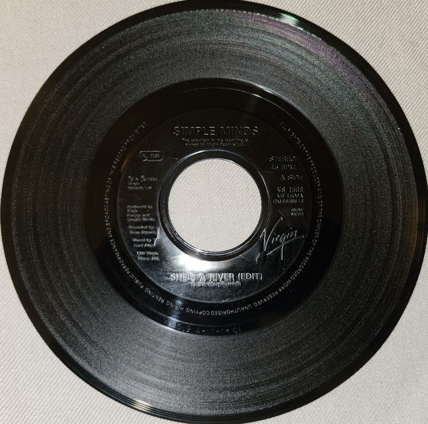 Simple Minds - She's A River (7", Jukebox) (Virgin, Virgin)