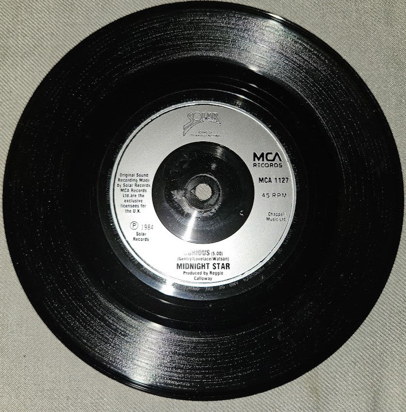 ภาพขนาดย่อ: Midnight Star - Wet My Whistle (7", Single) (MCA Records, Solar)
