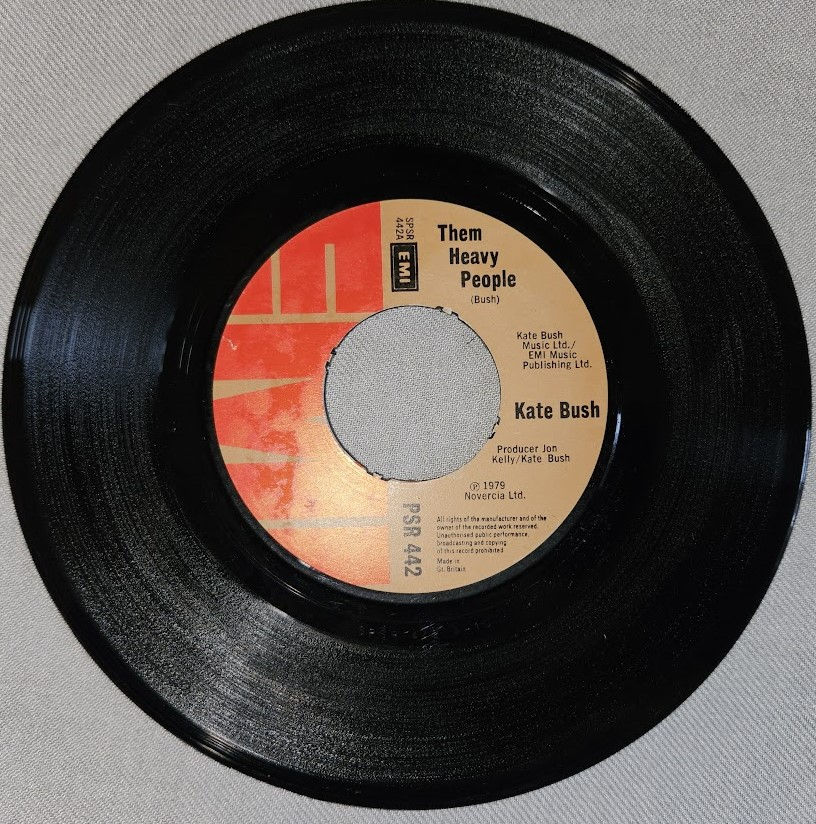 Kate Bush - Them Heavy People (7", Single, Promo, 4 P) (EMI)