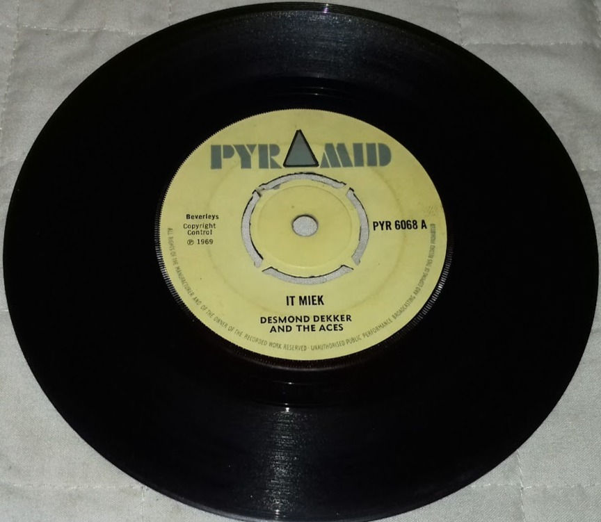 Desmond Dekker And The Aces* - It Miek (7", Single, 4 P) (Pyramid (2))