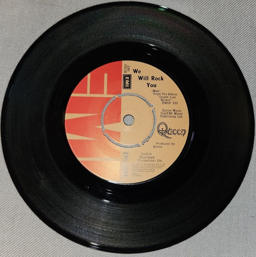 ภาพขนาดย่อ: Queen - Crazy Little Thing Called Love (7", Single, Pic) (EMI)