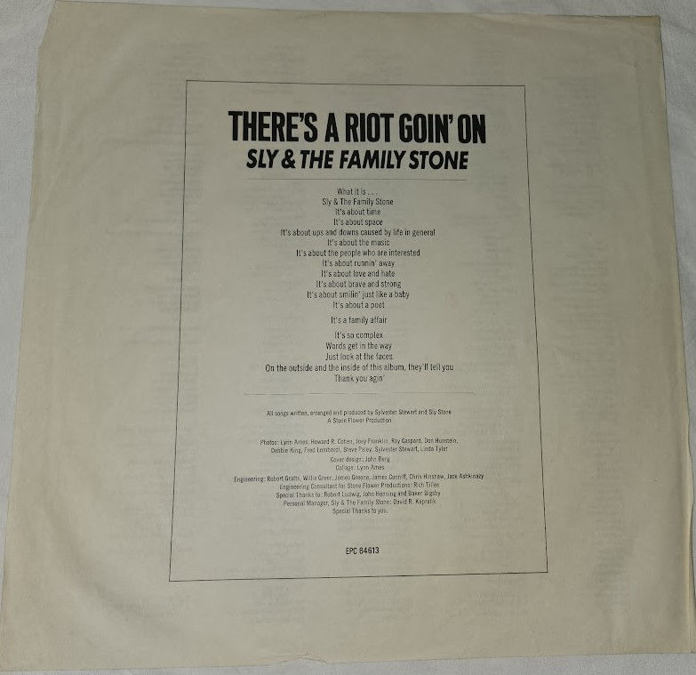 ภาพขนาดย่อ: Sly & The Family Stone - There's A Riot Goin' On (LP, Album, Gat) (Epic, Epic)