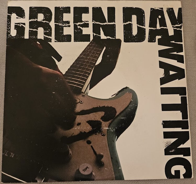 Green Day - Waiting (7", Single, Pin) (Adeline Records)