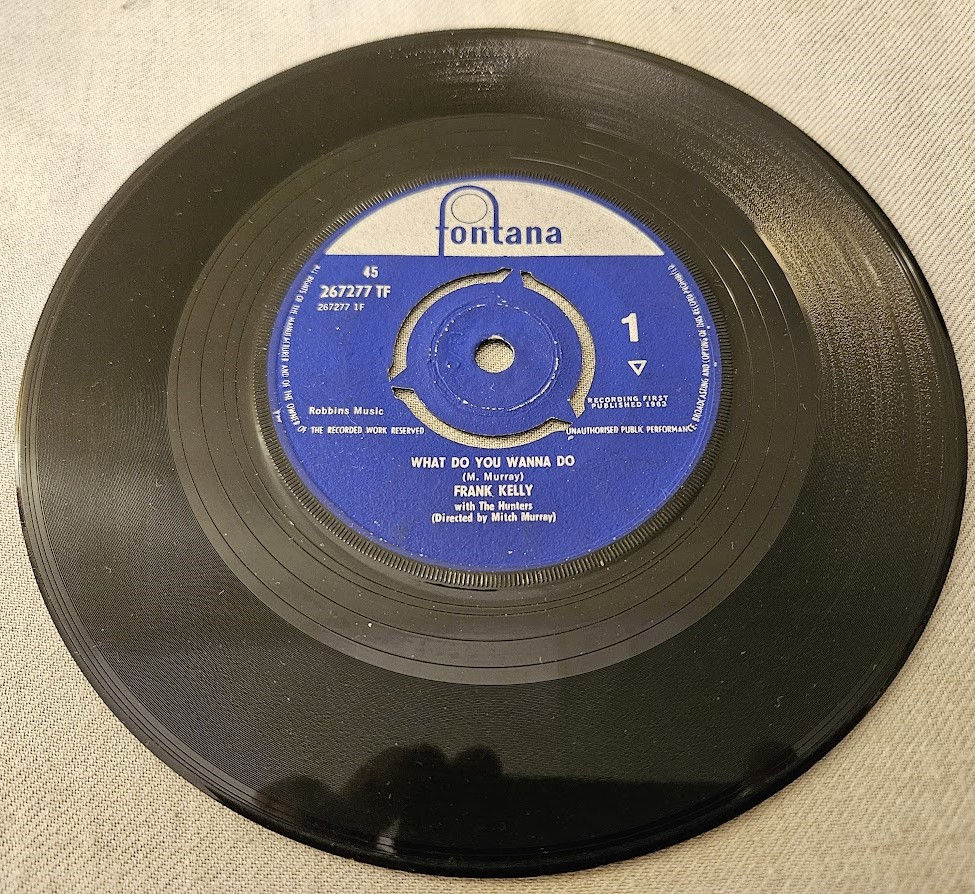 Frank Kelly (7) With The Hunters - What Do You Wanna Do (7", Single, Mono) (Font