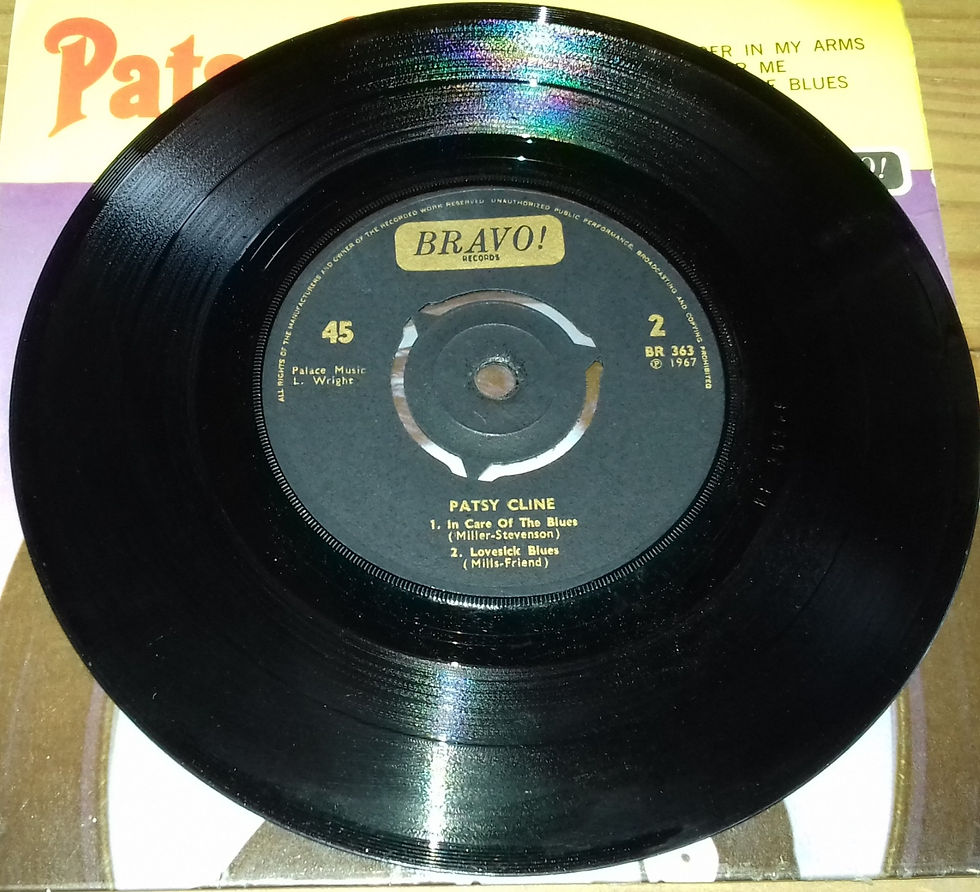 Miniatyrbild: Patsy Cline - A Stranger In My Arms (7", EP) (Bravo! Records)