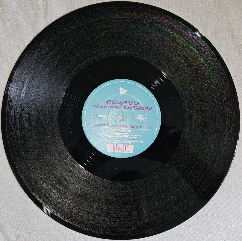 Miniaturbild: Deja Vu Featuring Tasmin - I Don't Want To Miss A Thing (12") (Almighty Reco
