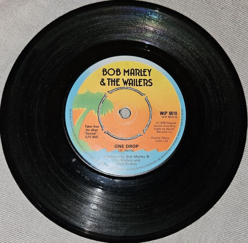 Miniatyrbild: Bob Marley & The Wailers - Could You Be Loved (7", Single) (Island Records)
