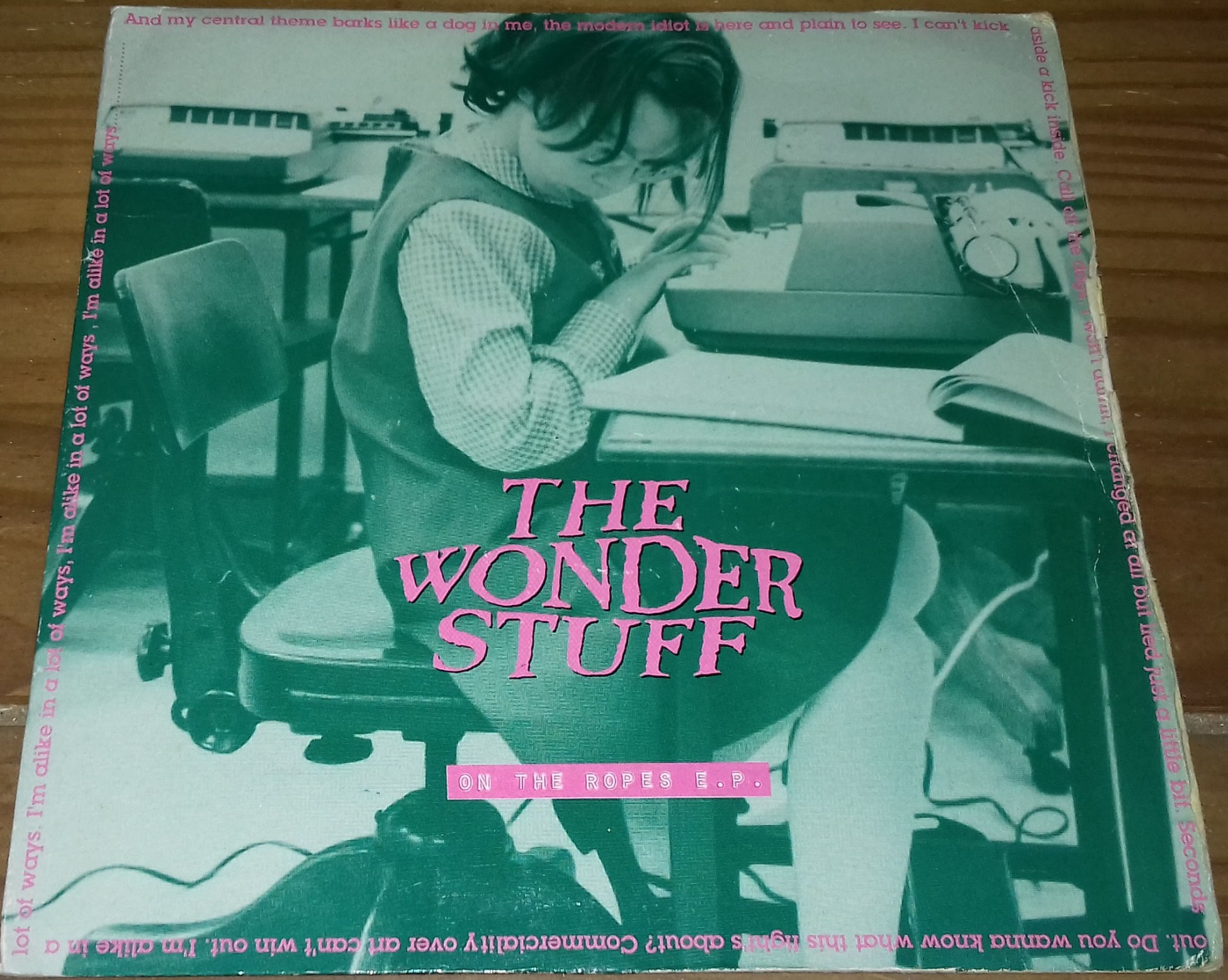The Wonder Stuff - On The Ropes E.P. (7", EP) (Polydor, The Far Out Recording Co