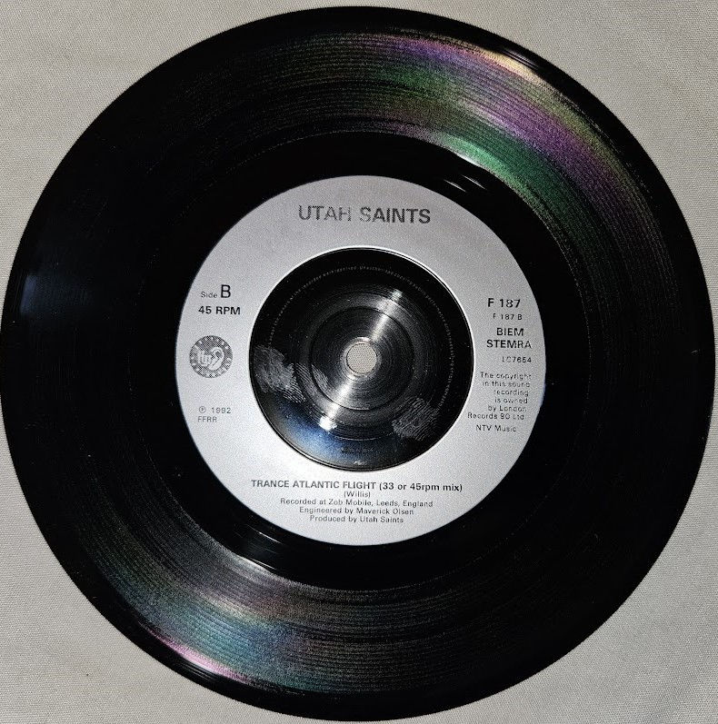 Miniaturbild: Utah Saints - Something Good (7", Single) (FFRR, FFRR)