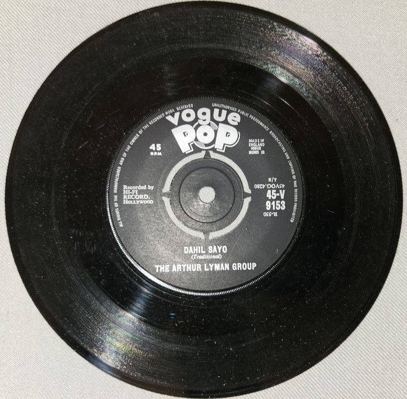 תמונה ממוזערת: The Arthur Lyman Group - Taboo / Dahil Sayo (7", Single, 4 p) (Vogue Pop)