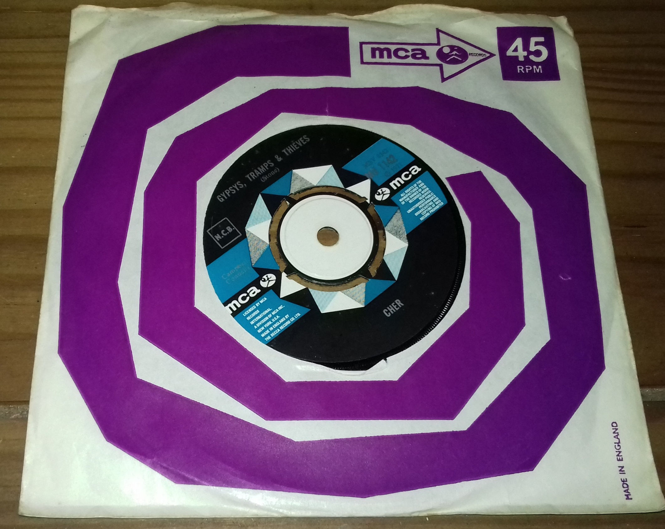 Cher - Gypsys, Tramps & Thieves (7", Single) (MCA Records)