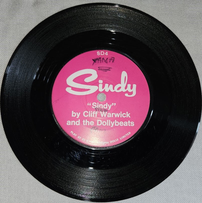 Miniatyrbild: Sindy (2) And The Dollybeats - Sindy Meets The Dollybeats (7") (Pedigree Dolls L