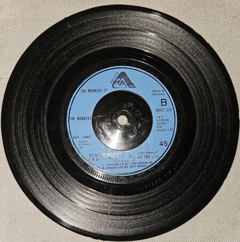 ภาพขนาดย่อ: The Monkees - The Monkees EP (7", EP, Single) (Arista)