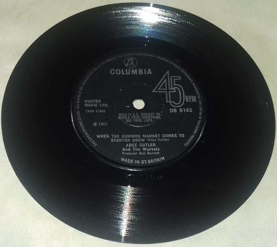 תמונה ממוזערת: Adge Cutler & The Wurzels - The Champion Dung Spreader (7", Single) (Columbia)