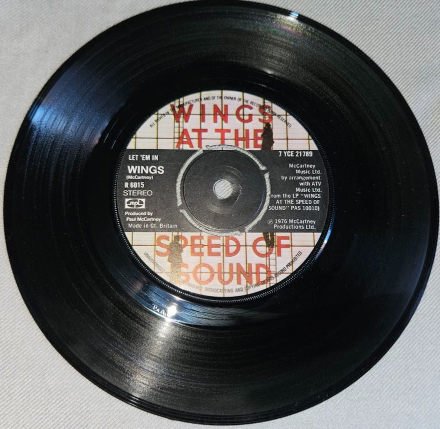 Wings - Let 'Em In (7", Single) (MPL (2))