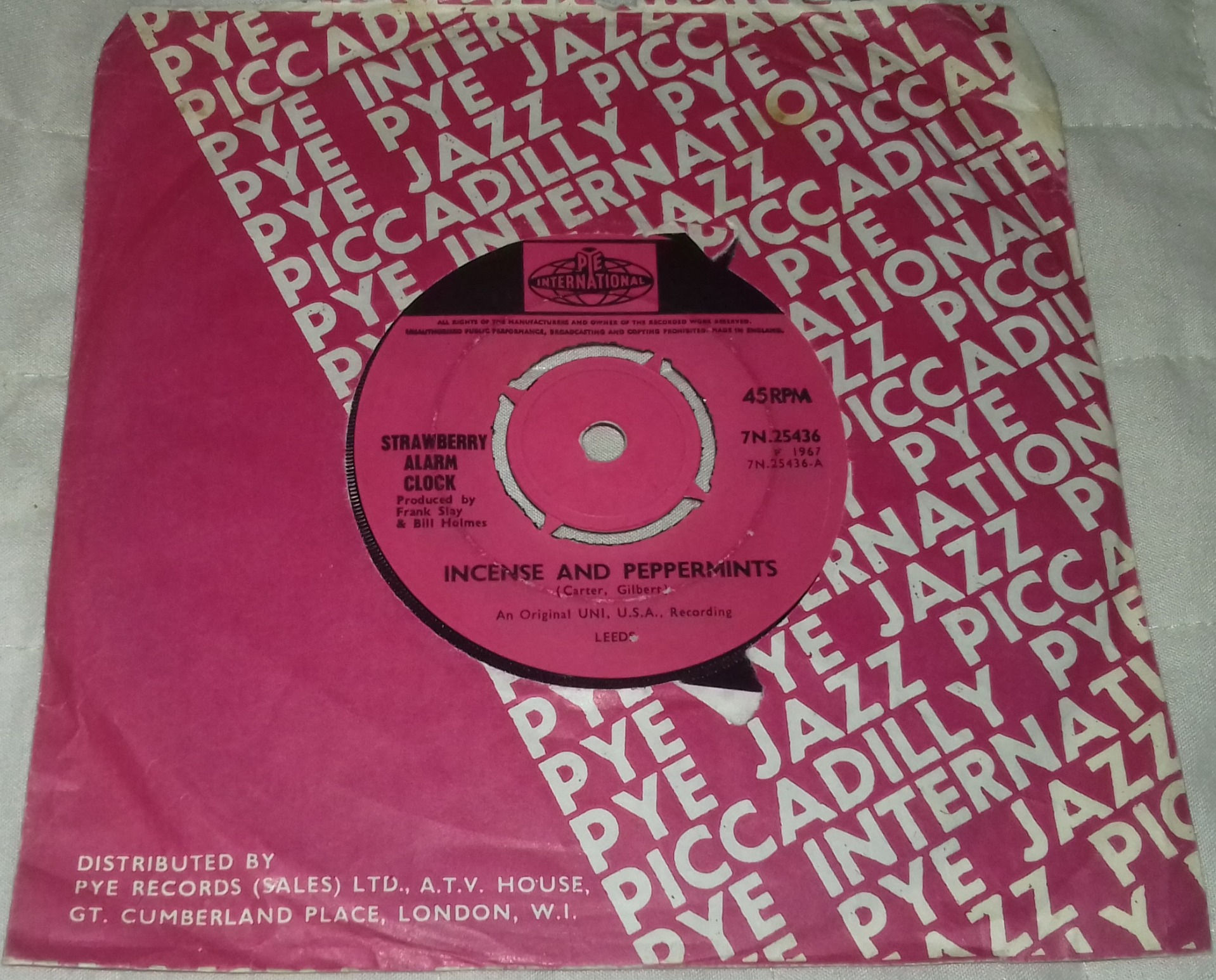 Strawberry Alarm Clock - Incense And Peppermints (7", Single, Mono) (Pye Interna