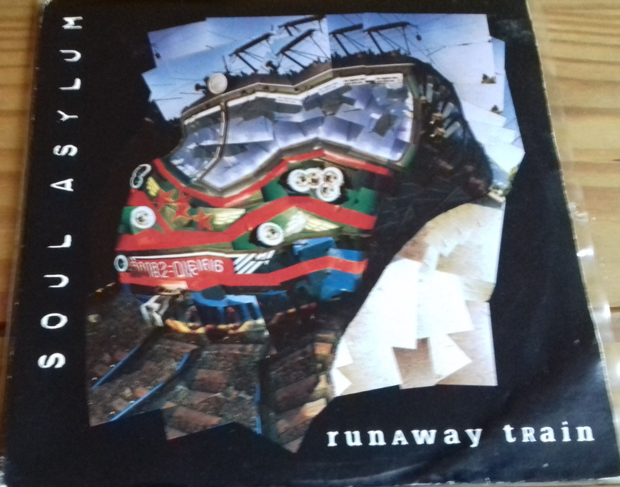 Soul Asylum - Runaway Train (7", Single) (Columbia)
