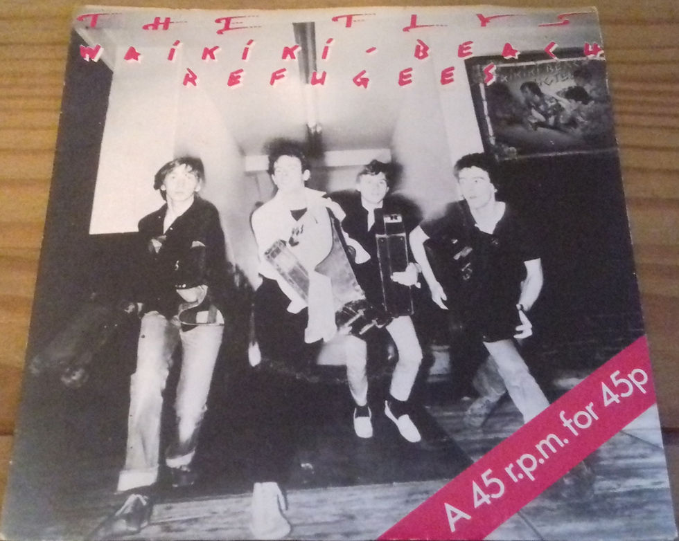 The Flys - Waikiki Beach Refugees (7", Single, Yel) (EMI, EMI)