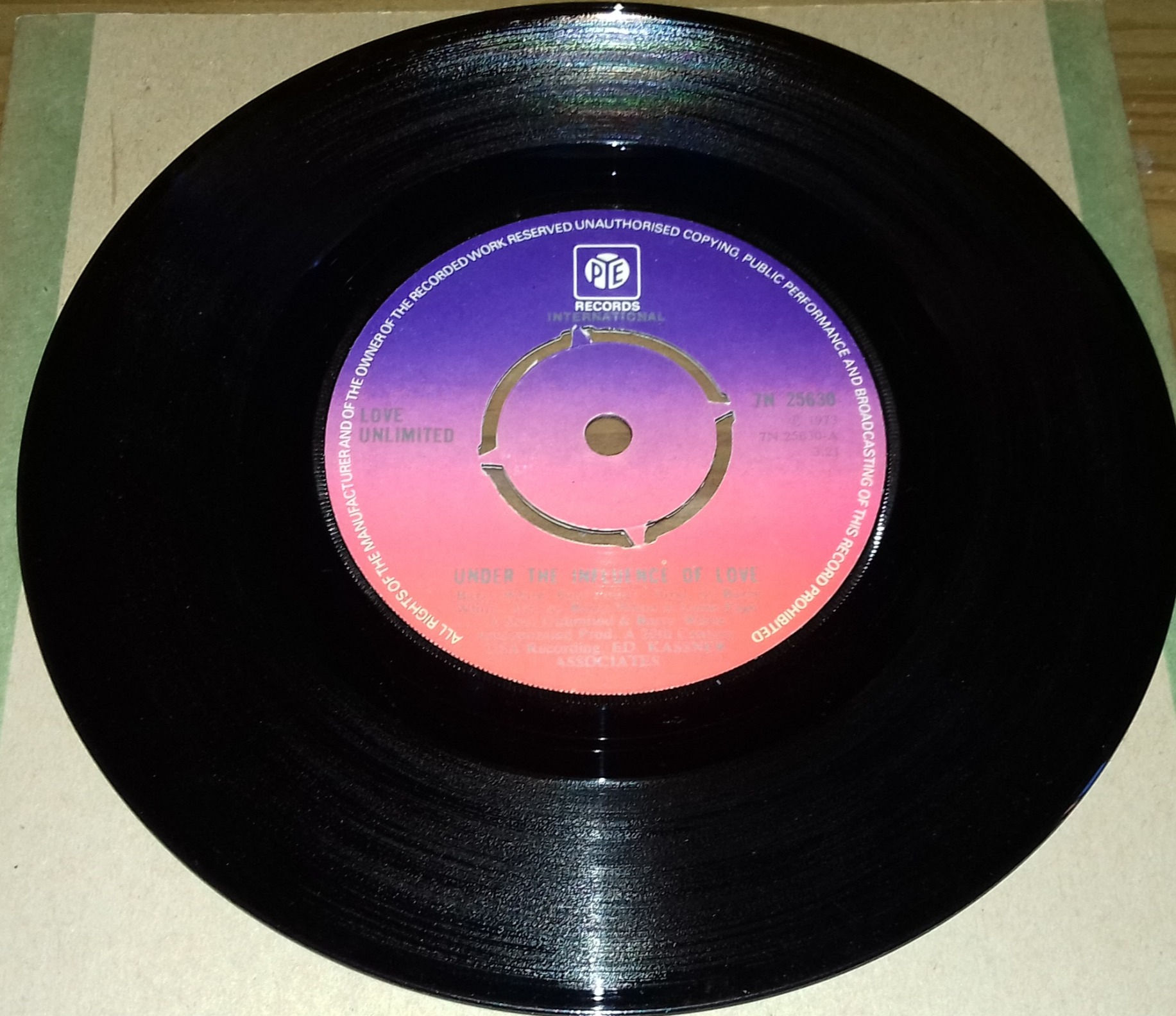 Love Unlimited - Under The Influence Of Love (7") (Pye International)