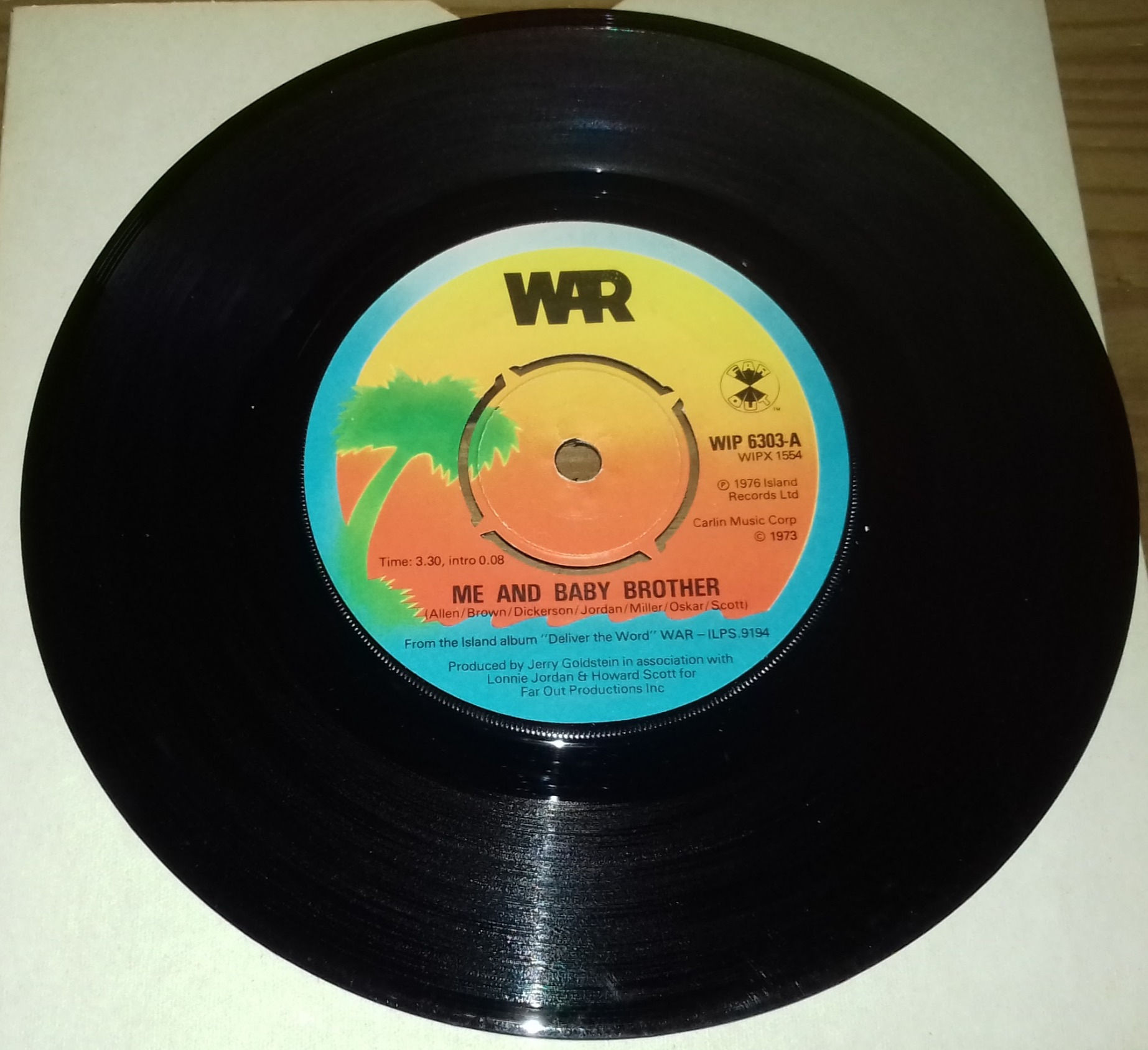 War - Me And Baby Brother (7", Single) (Island Records)