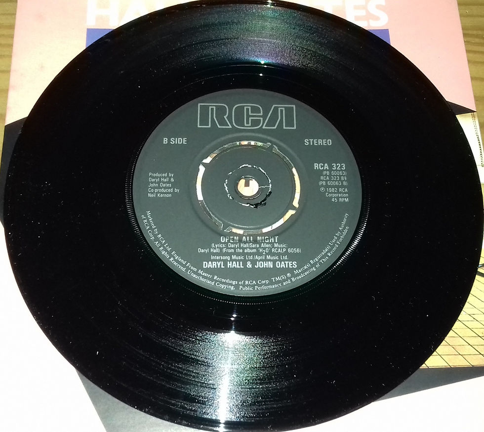 Miniatura: Hall + Oates* - Family Man (7", Single) (RCA, RCA)