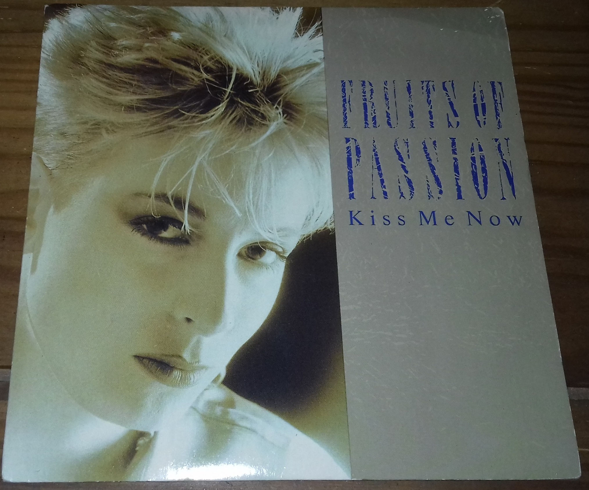 Fruits Of Passion - Kiss Me Now (7") (Siren (3))