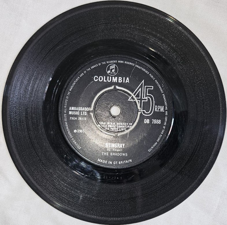 The Shadows - Stingray (7", Single) (Columbia)