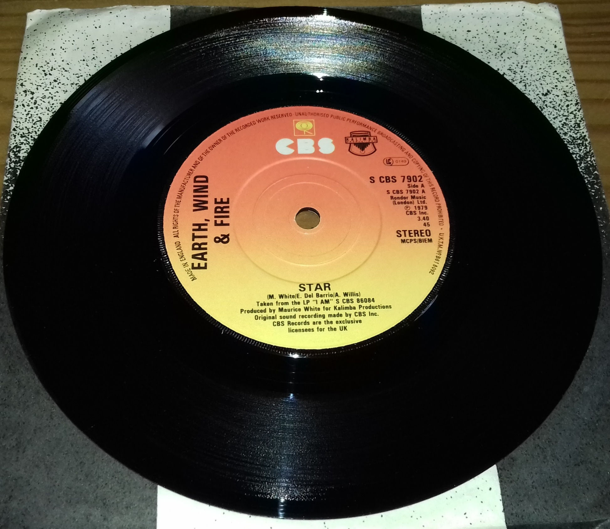 Earth, Wind & Fire - Star (7", Single) (CBS)