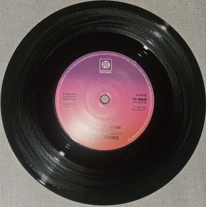 Miniaturbild: Real Thing* - Lightning Strikes Again (7") (PYE Records)