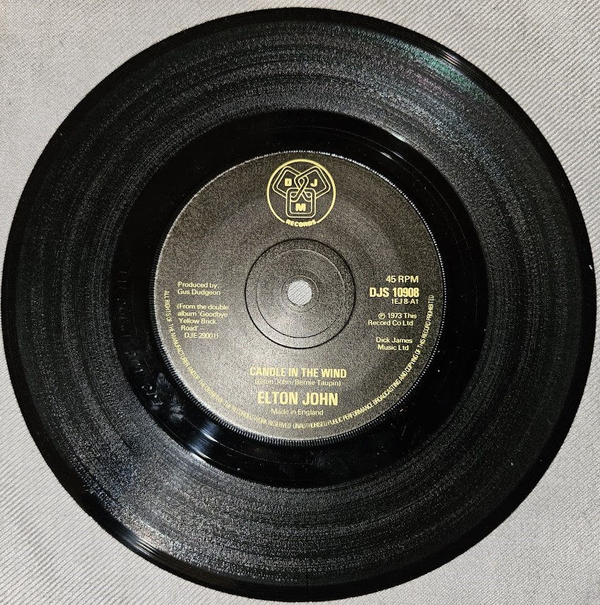 Miniature : Elton John - Candle In The Wind / I Feel Like A Bullet (In The Gun Of Robert For