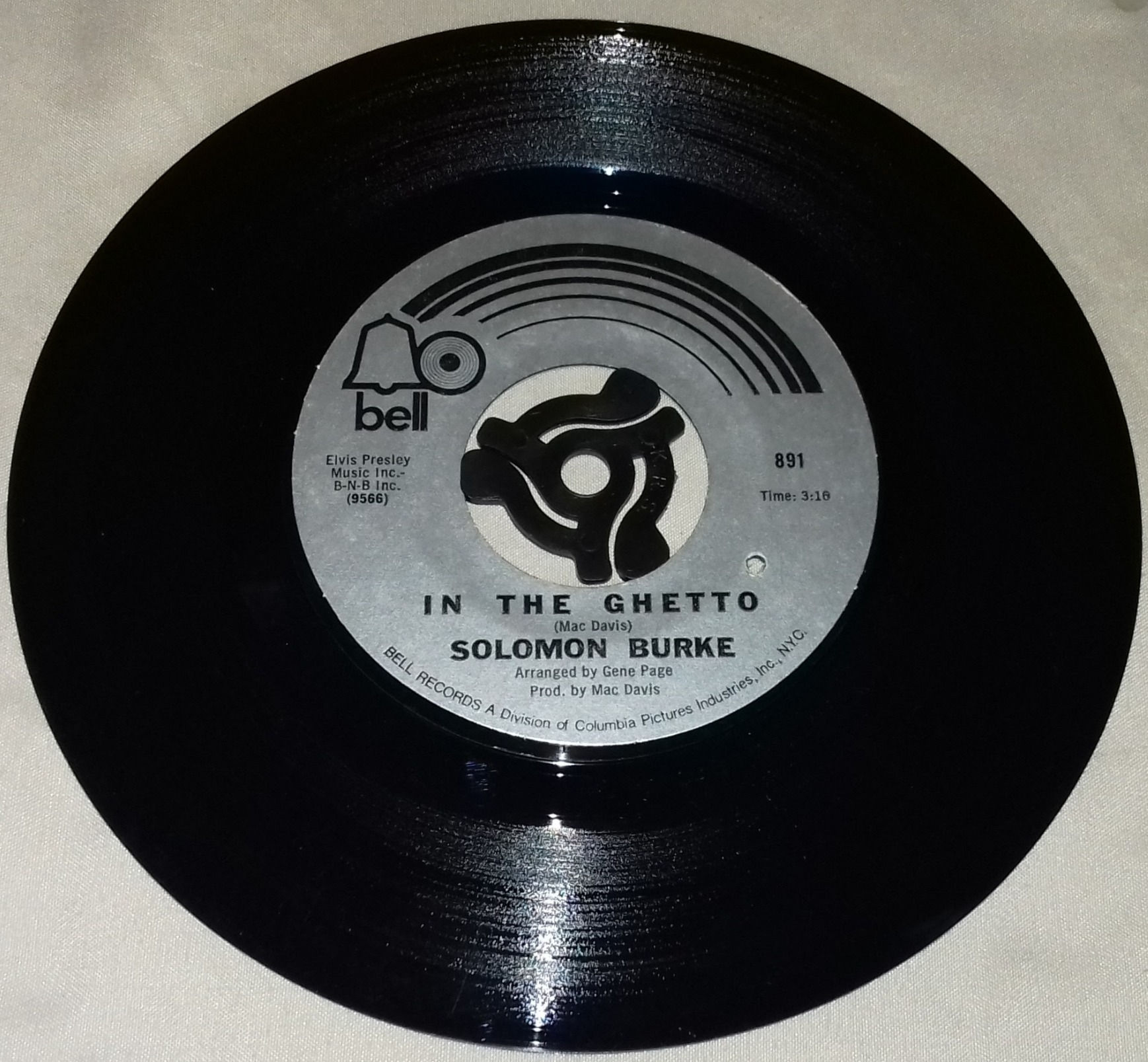 Solomon Burke - In The Ghetto / God Knows I Love You (7") (Bell Records)