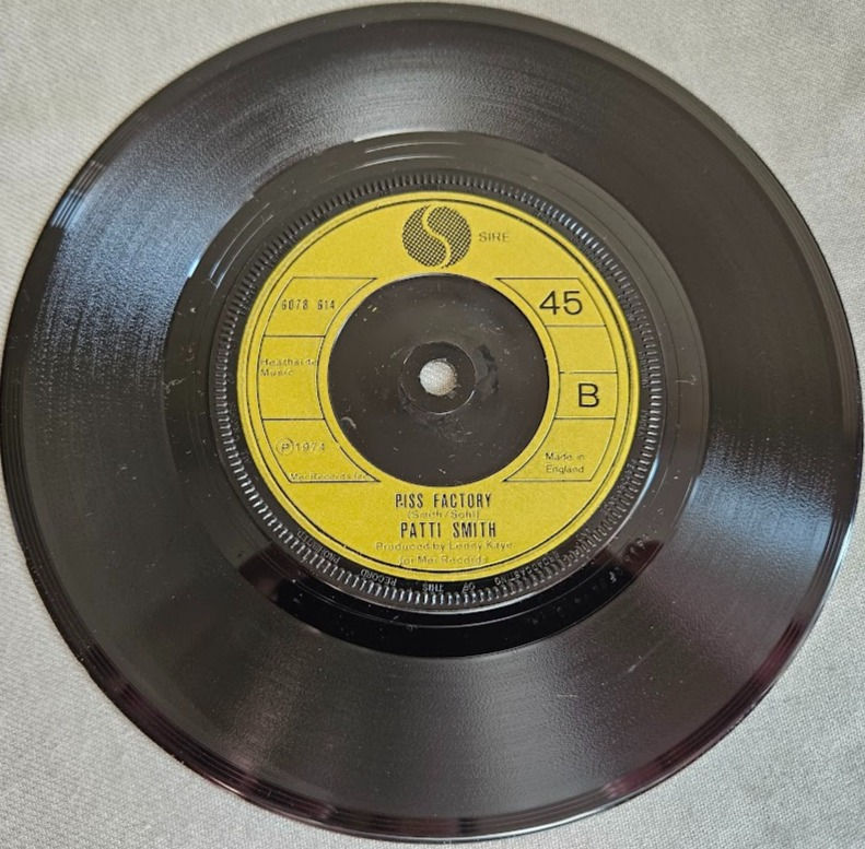 Thumbnail: Patti Smith - Hey Joe (Version) / Piss Factory (7", Single, RE) (Sire)